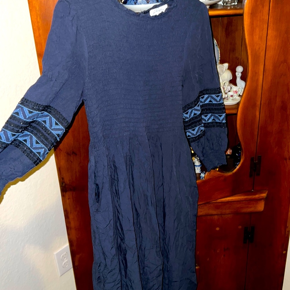 MIDI dress!! always got so many compliments when i wore it!! very flattering!